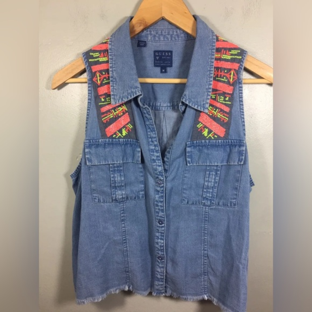 Guess womens denim sleeveless embroidered raw hem shirt Medium